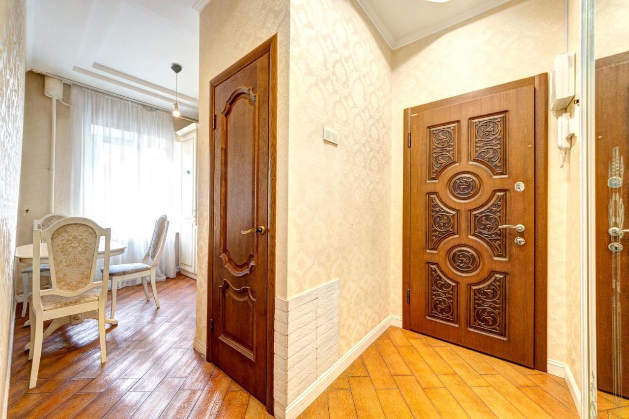 Apartments With 3 Rooms Near Palace Ukraine Kiev Ngoại thất bức ảnh